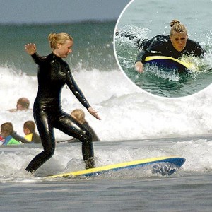 Übungen, um abzunehmen: Gwyneth Paltrow und Surfen